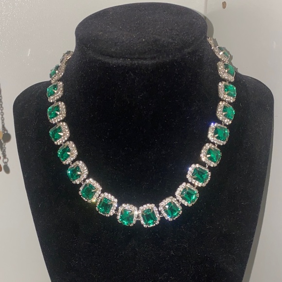 Elegant Green and Silver Necklace - Picture 1 of 4
